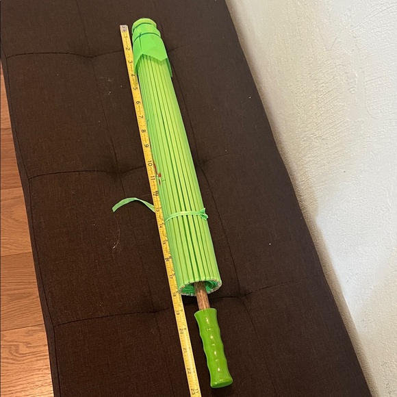 #0991**Green Parasol with Floral Design - Picture 4 of 7